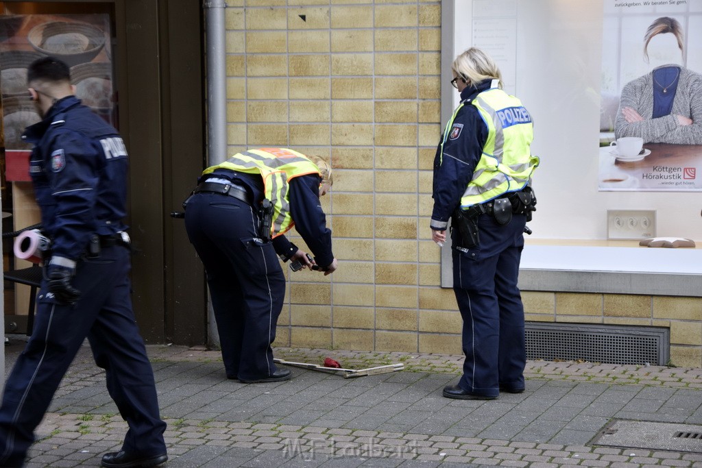 Einsatz BF Koeln Messerstecherei Koeln Porz Josefstr P37.JPG - Miklos Laubert